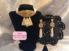 Load image into Gallery viewer, White Pearls and Gold Choker Set