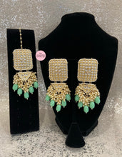 Load image into Gallery viewer, Dangling Kundan Earrings Tikka Set