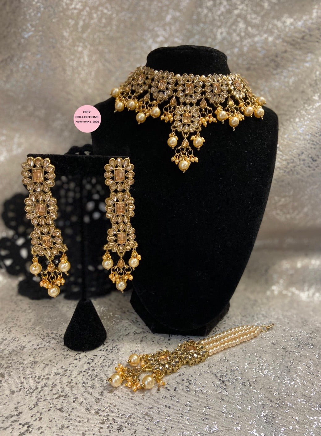 Golden Lightweight Choker Set