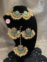 Load image into Gallery viewer, Beautiful Kundan Gold Choker Set - 3 Colors