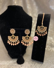 Load image into Gallery viewer, Golden Polki Earrings Tikka Set