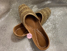 Load image into Gallery viewer, White Gold Pearls Jutti