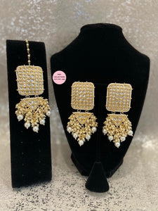 Dangling Kundan Earrings Tikka Set